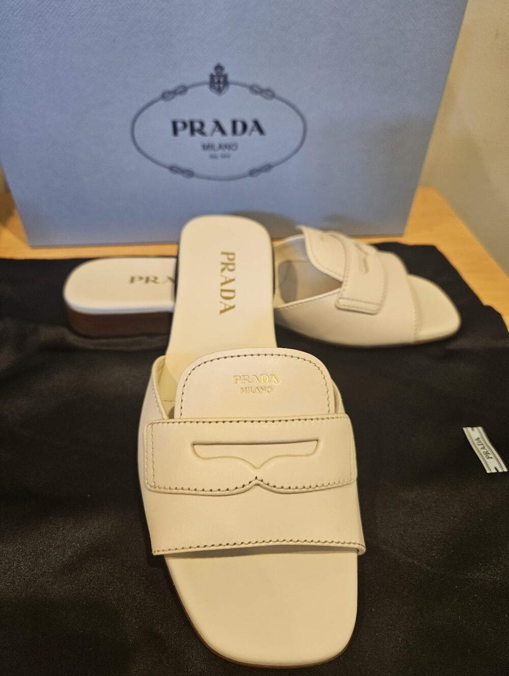 $1,100 Prada Leather Slide Sandals White Gold Logo-Stamp EU 38.5 US 8.5 BNIB - Picture 6 of 10